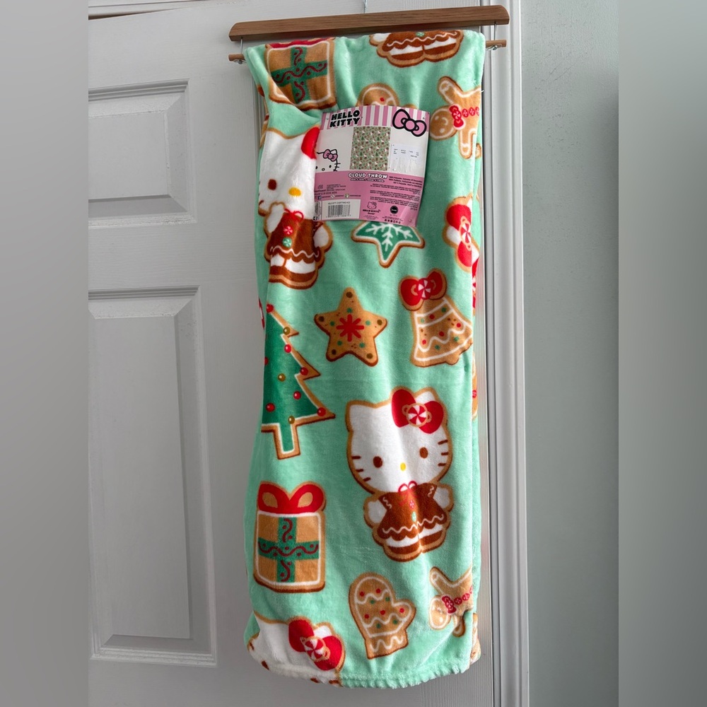 Hello Kitty Gingerbread bundle - Picture 6 of 6